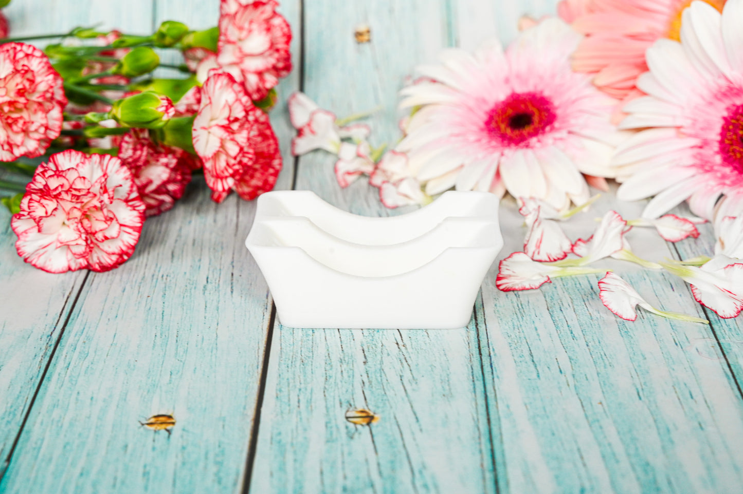 Self draining soap dish